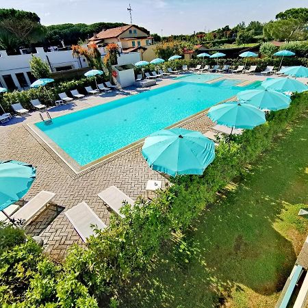Apartments In Residence In Vada With Swimming Pool 450 Meters From The Sea Exterior photo
